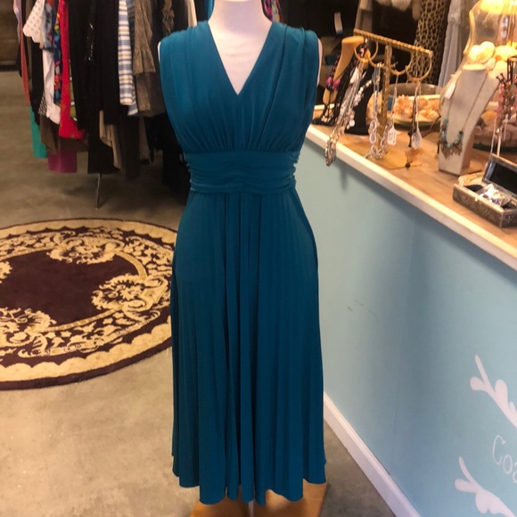 Suzi Chin for Maggy Boutique Dresses & Skirts - Suzy Chin Maggie Boutique Jewel-tone Green Dress